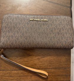 Michael Kors Zip-Around Wristlet Wallet