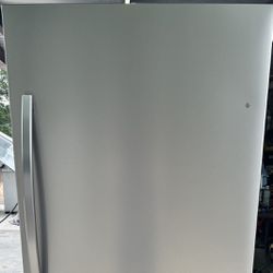 2023 Hisense 17.2-cu ft Counter-depth Bottom-Freezer Refrigerator (Fingerprint Resistant Stainless
