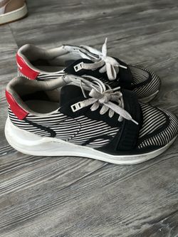 Black/White Striped Sneakers - BURBERY Ramsey Low-Top Sneakers