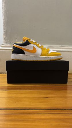 Nike Air Jordan 1 Low (GS) sneaker in the Taxi/Black-White
