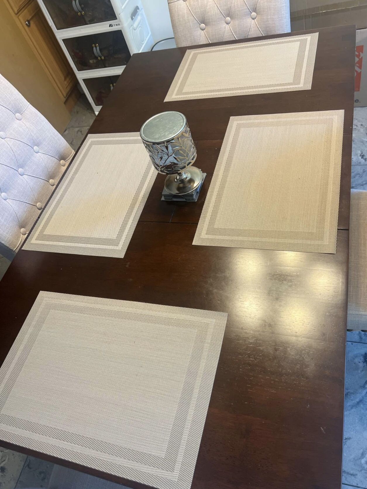 Dinnig Table