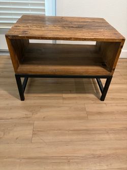 Short Accent Table