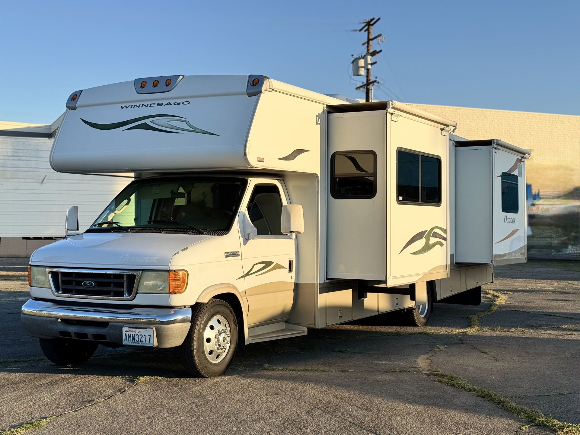2007 Winnebago Outlook 29B W/ 2-Slide Outs 67k Miles