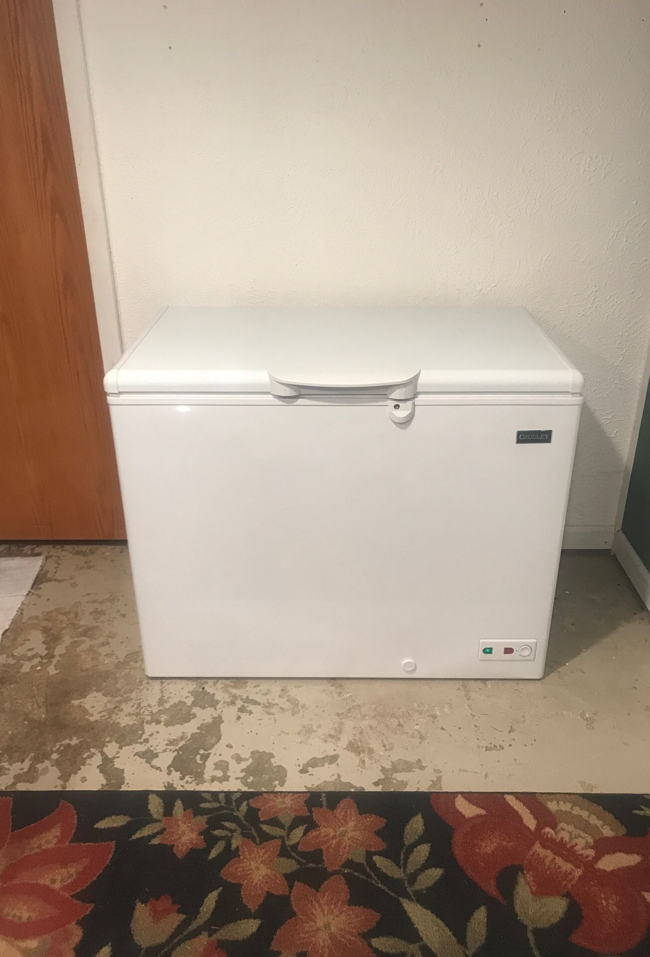 Crosley XCM9DMAWW 9cuft chest freezer