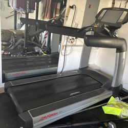 Life Fitness 95T Treadmill