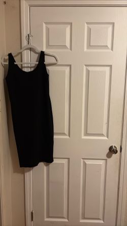 Basic black dress maybe medium not sure tag ripped off