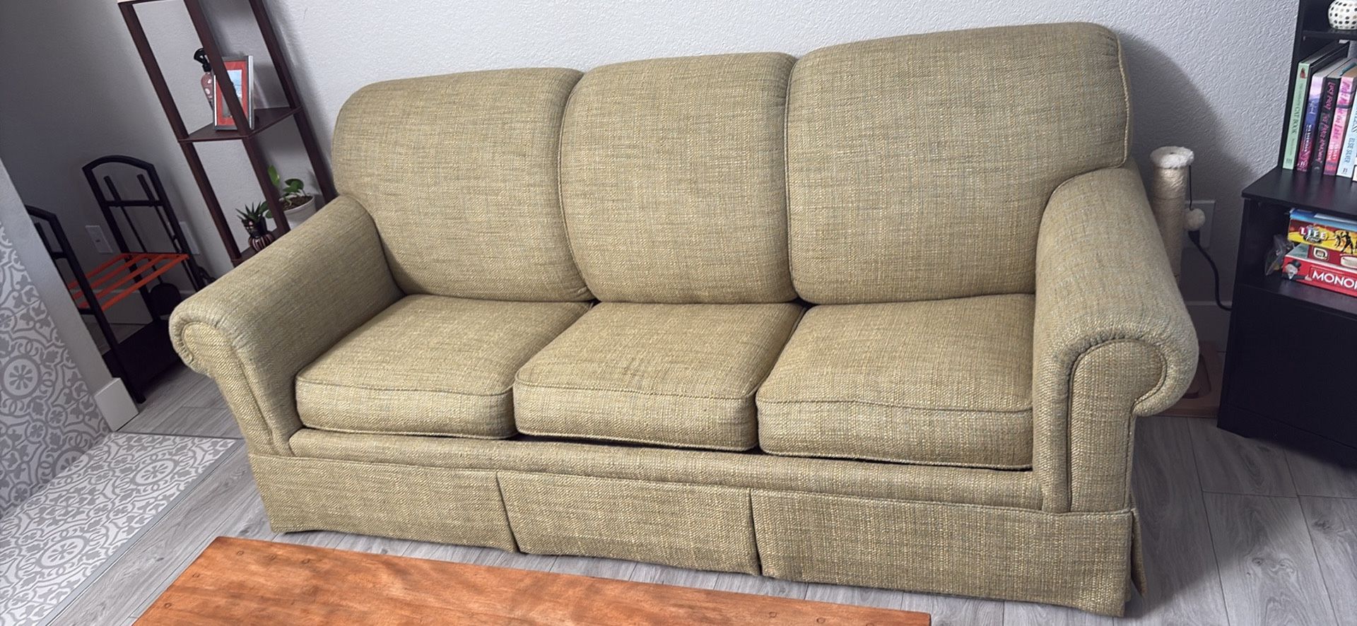 Couch With Pull Out Bed
