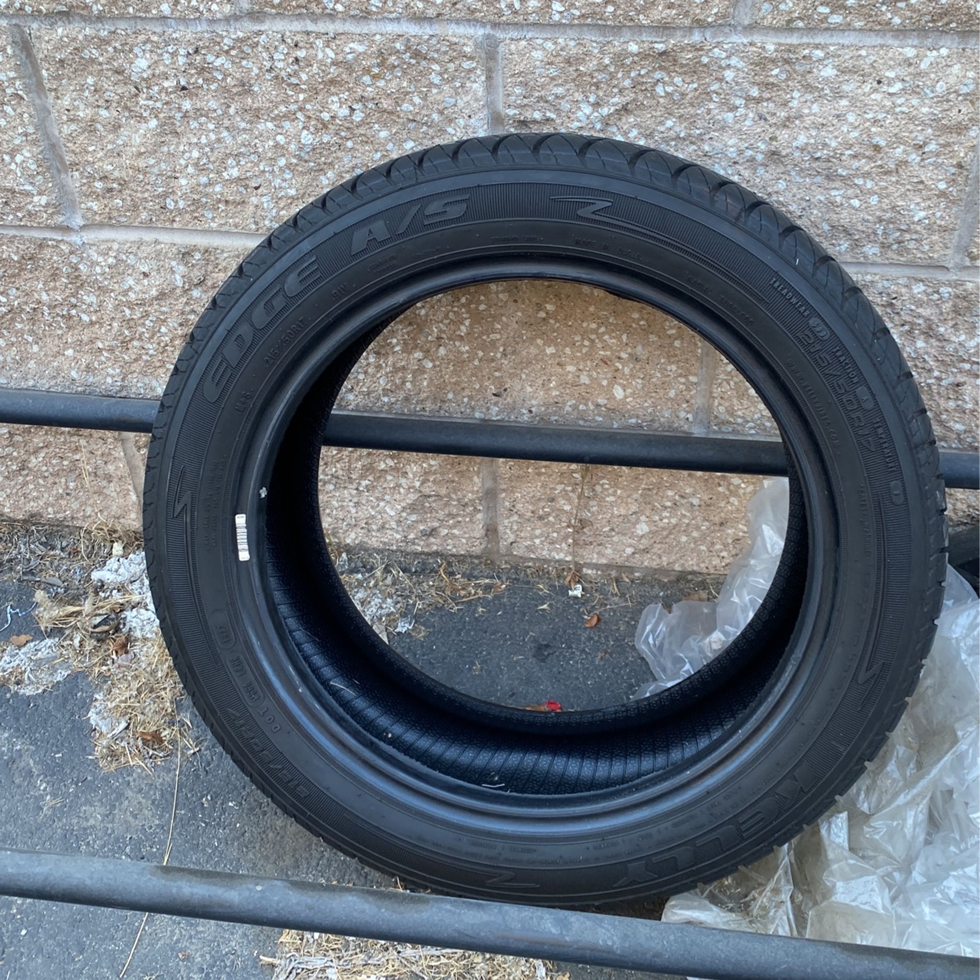 215/50/17 Tire