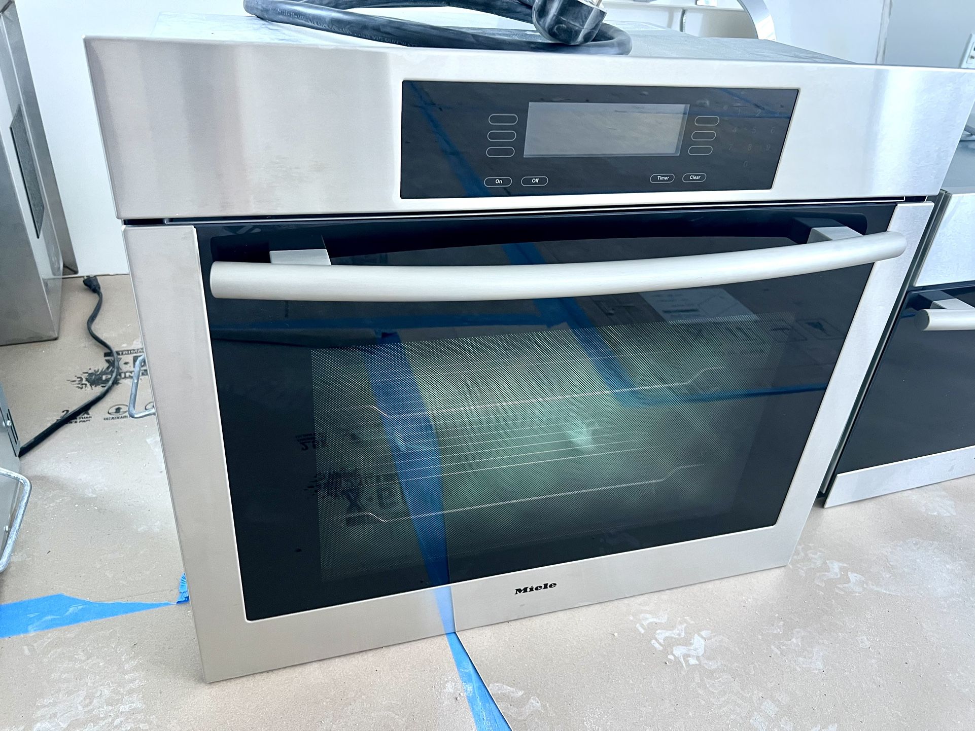 MIELE builtin Wall Electric Oven NEVER USED for Sale in Miami, FL