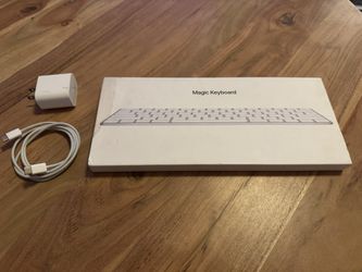 Apple Magic Keyboard With Charger