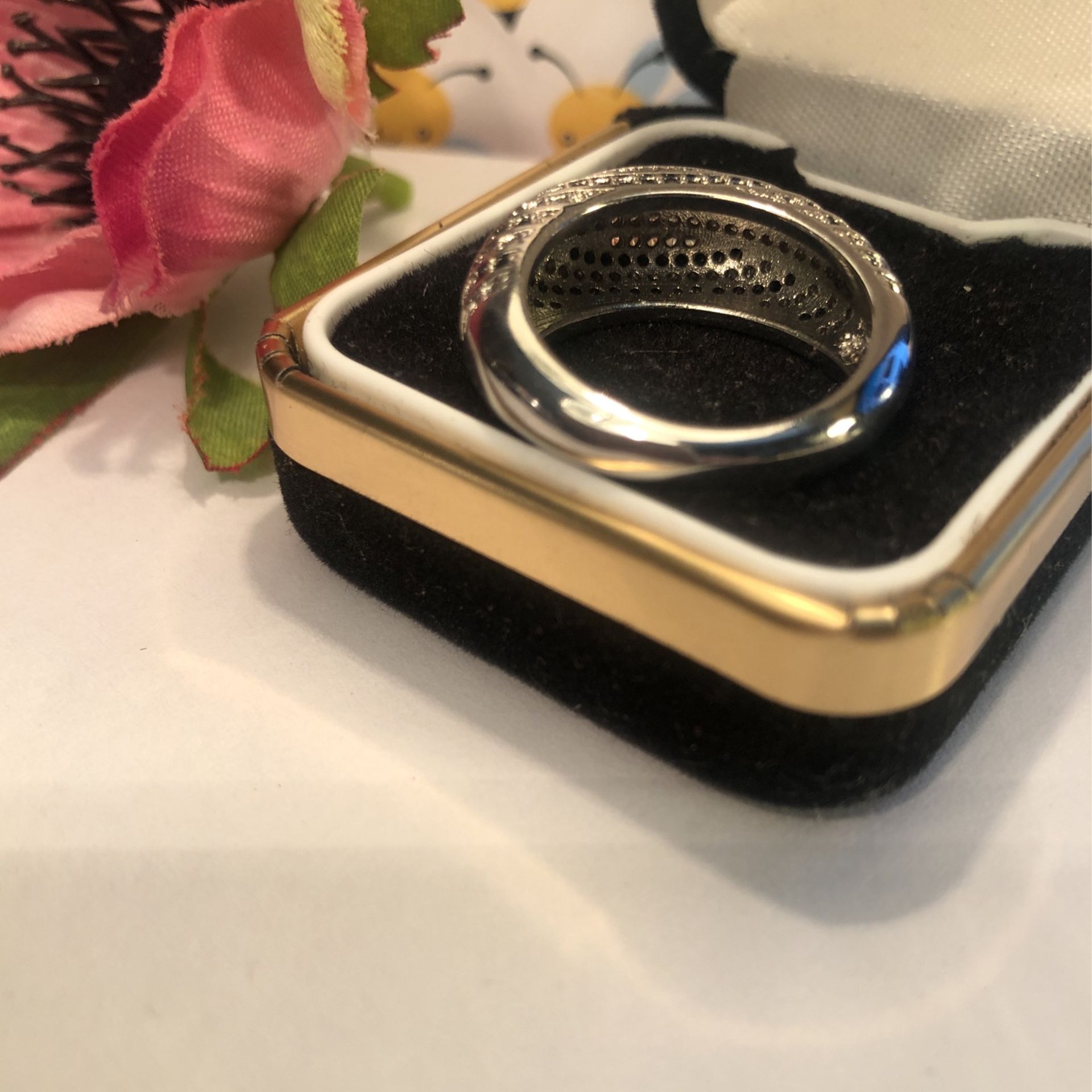 Dome Shaped Band With Chanbel Set Black& white Sapphires On Sterling Silver .925 Stamped Band Sz(7
