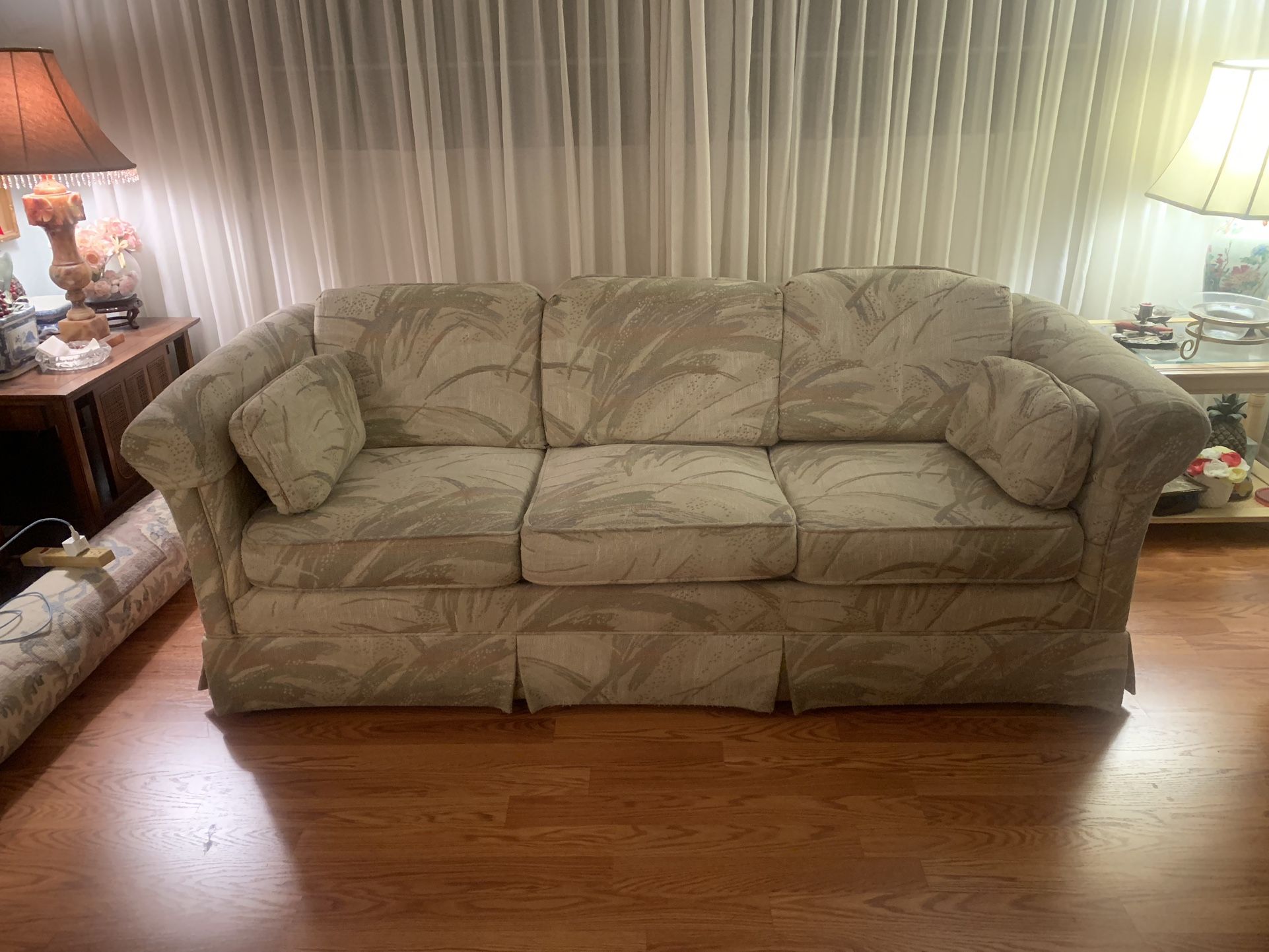 Queen Size Pull Out Couch