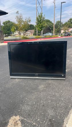 Sony Bravia 46” HDTV (KDL-46W4100) with Wall Mount