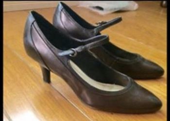 Classic Brown Leather Pumps - Size 8.5