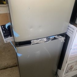 New Mini Fridge 