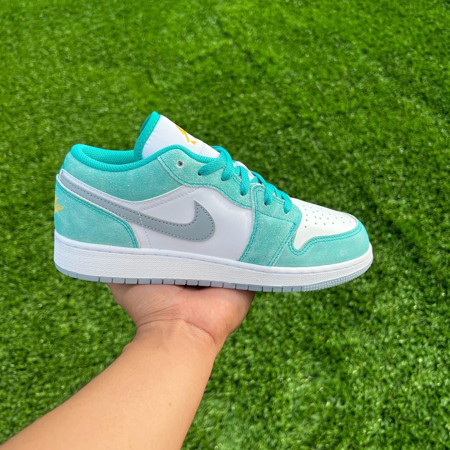 Jordan 1 Low SE “New Emerald”