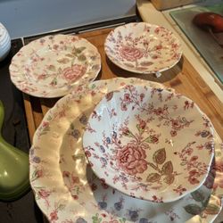 Johnson Bros Rose Chintz Dinnerware 