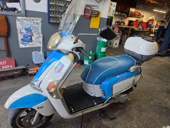 Stylish Kymco Like LX Scooter – Ready to Ride! 🛵
Clean and well-maintained Kymco Like LX scooter in excellent condition. Runs great and is very relia