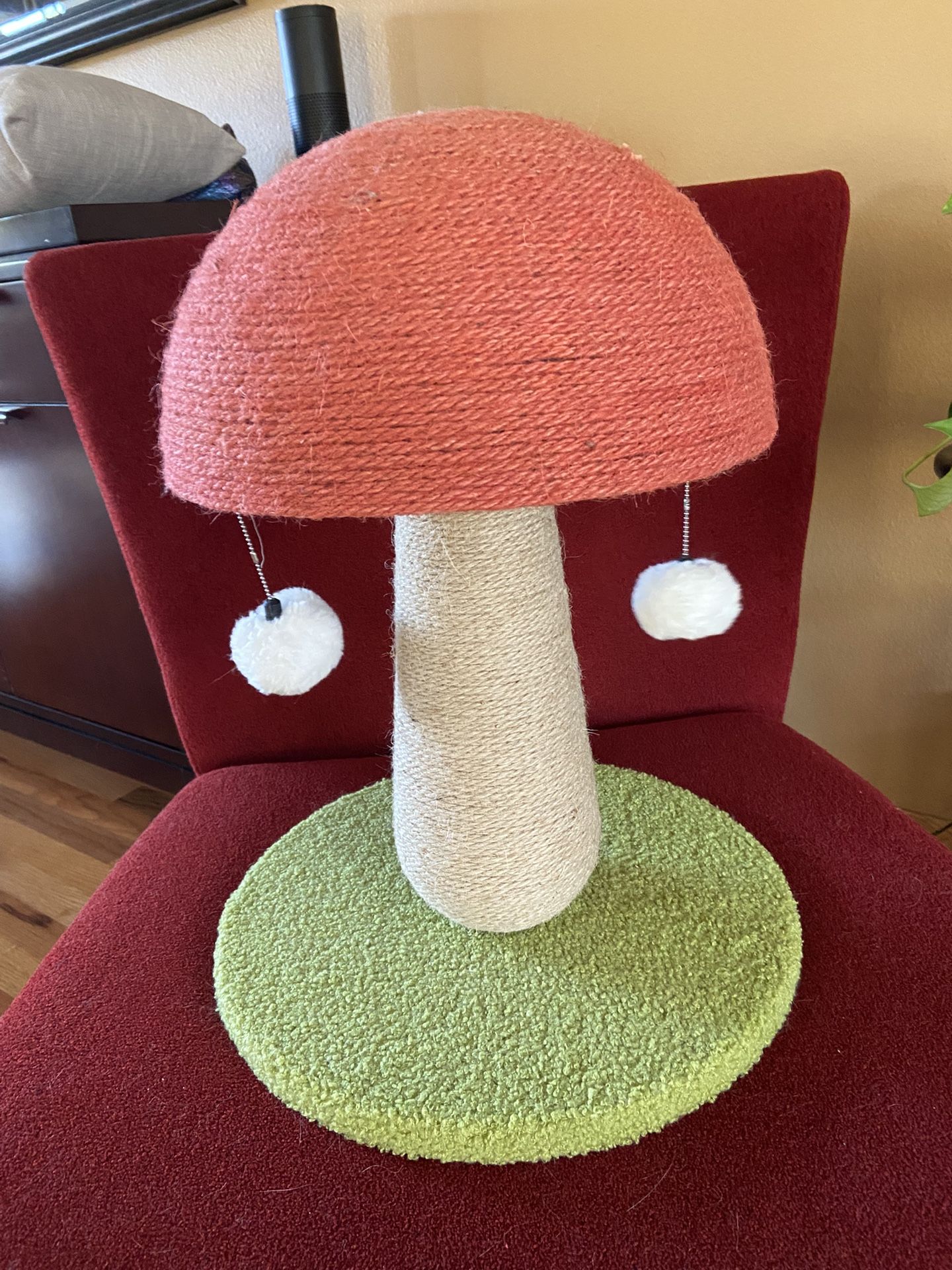 Used But looks new mushroom cat scratching post