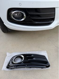 Glossy Black ABS Front Bumper Lower Fog Light Cover Grill Grilles Insert for Audi Q5 2013-2017 Right Passenger Side