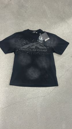 He’ll star shirt size medium in men’s ( BRAND NEW )