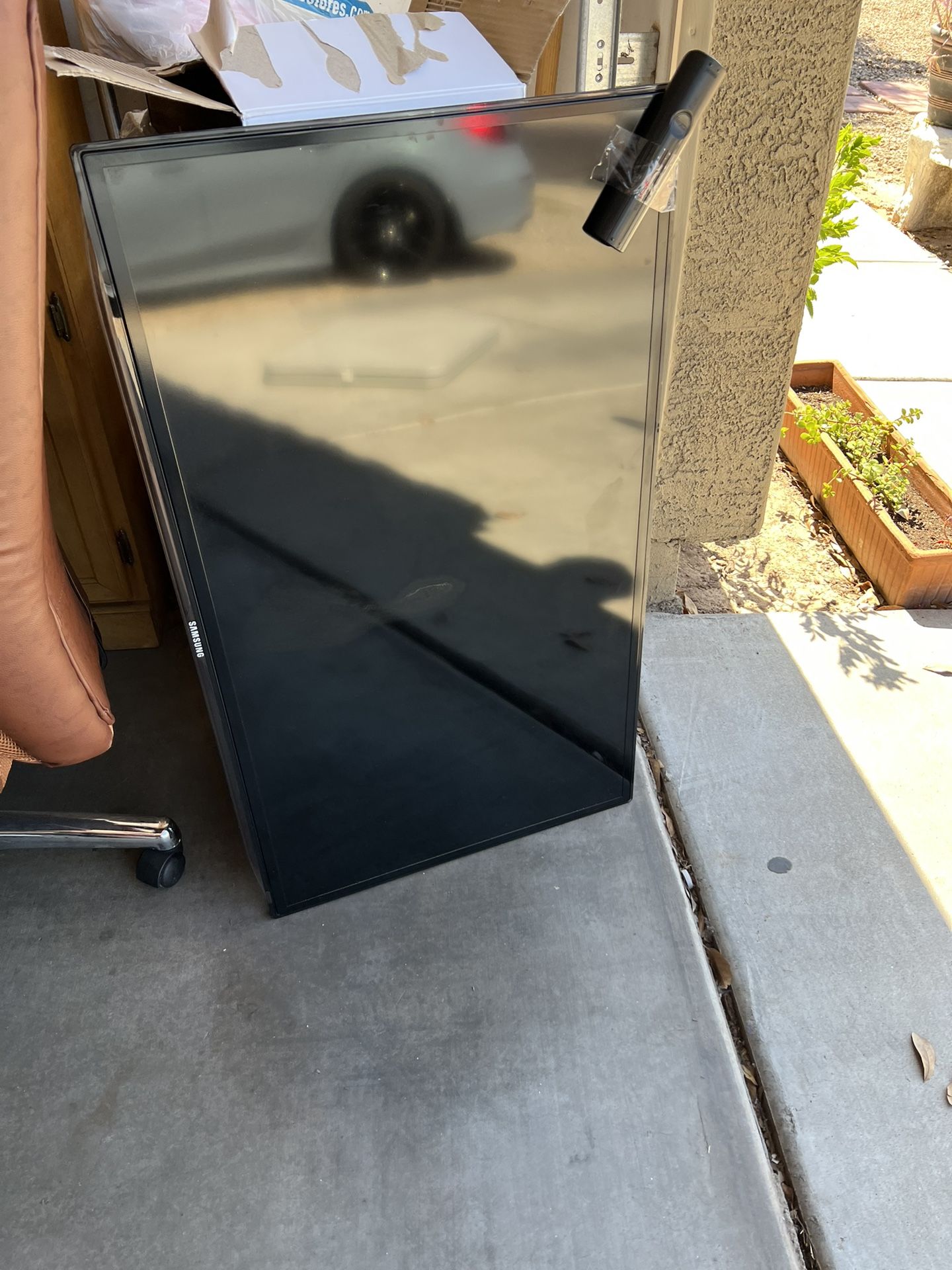 43’ Samsung Smart TV - WiFi Doesn’t Work