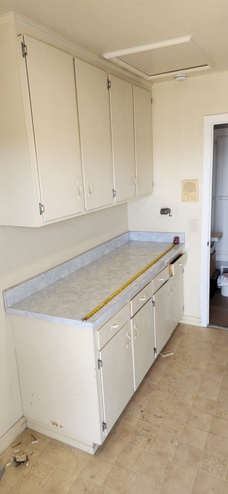 Kitchen / Laundry Bottom Cabinet