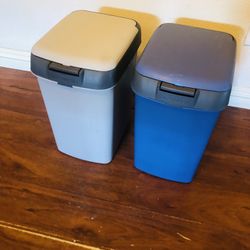 Medium Trash Cans Like New 