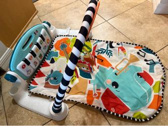Fisher price baby glow and grow kick and play