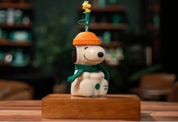 Starbucks snoopy cup