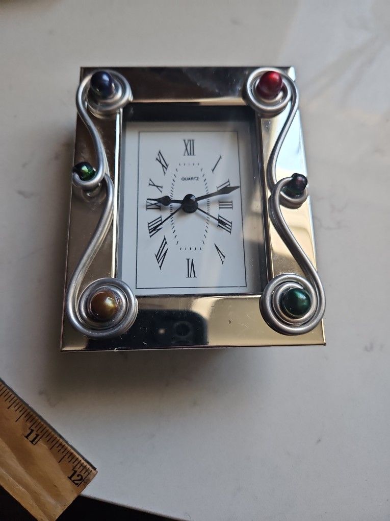 Decorative Quartz Alarm Clock