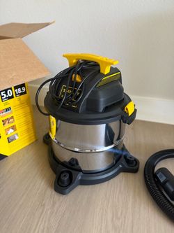 Stanley - 5 Gallon Wet/Dry Vacuum - metal