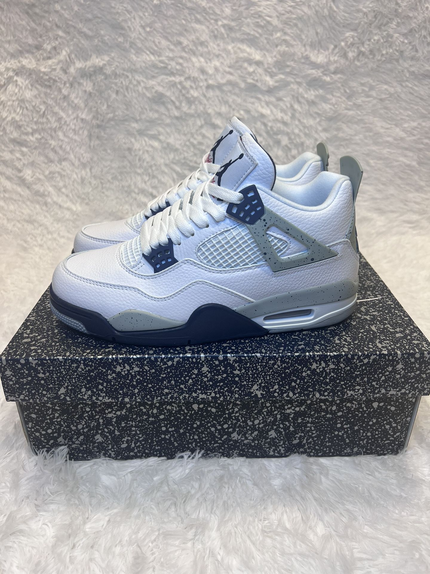 Midnight Navy Jordan 4