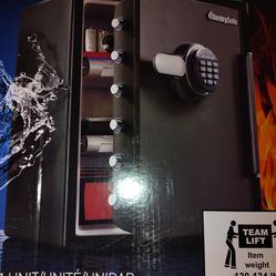 Sentury high end 6 post digital safe 4 months old mint shape