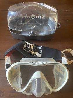 Aqua Lung Scuba Goggles With Case