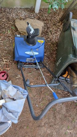 Electric snowblower