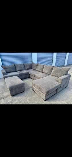 Rooms to go gray sectional w ottoman