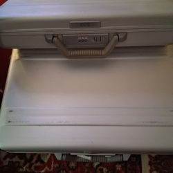 Halliburton Aluminum Briefcase (2)