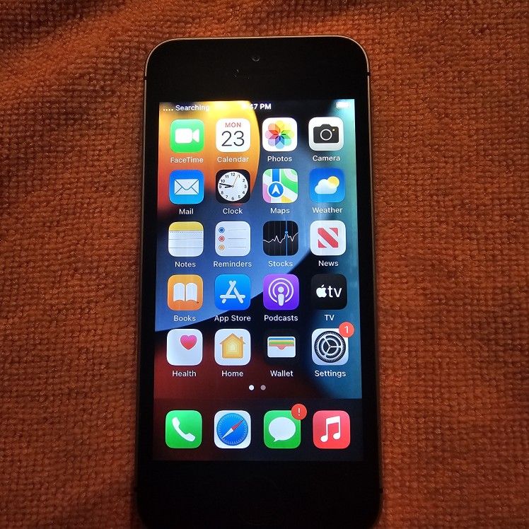 Apple iPhone SE MP7T2LL / A1662 32GB Gray *READ*