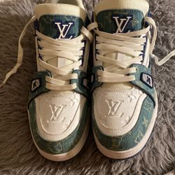 Shoes , Lv Trainers | Size : 11