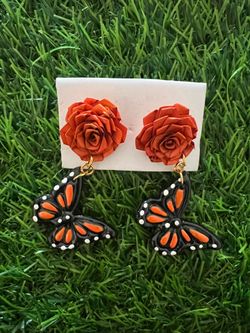 Aretes super bonitos de mariposa, Hechos a mano, mandame mensaje para el precio, con mucho gusto respondo