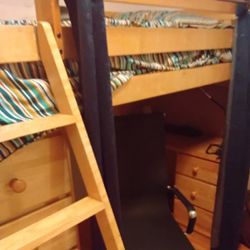 Bunkbed/desk