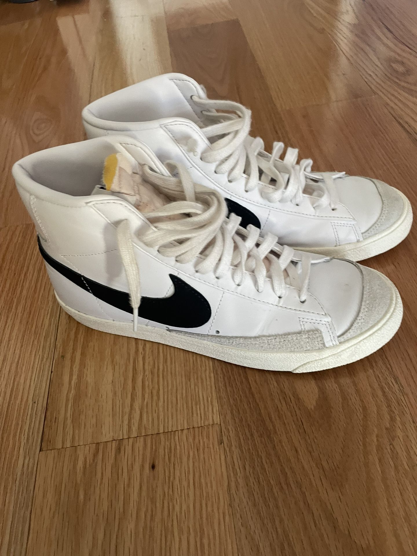 Nike Women’s Blazers Size 9