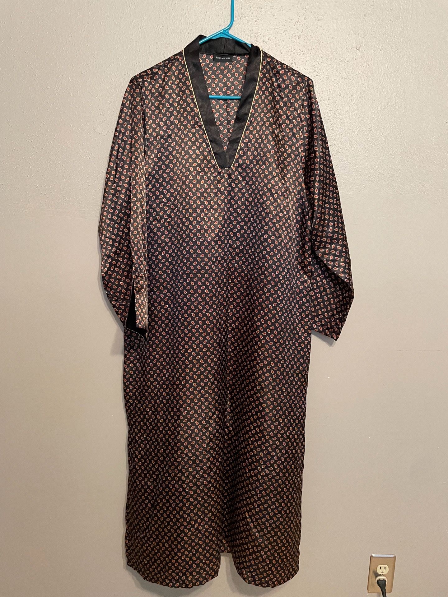 Women’s patterned mumu/robe size medium -1$