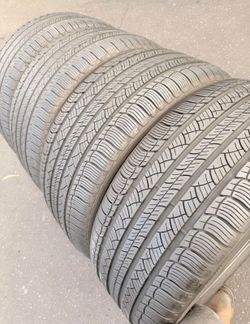 235/65/18 Michelin vendo un set de llantas usadas excelente condiciones de vida las 4 ✅🤩I am selling a set of used tires, all 4 in excellent living c