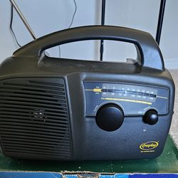 Hand crank/solar radio
