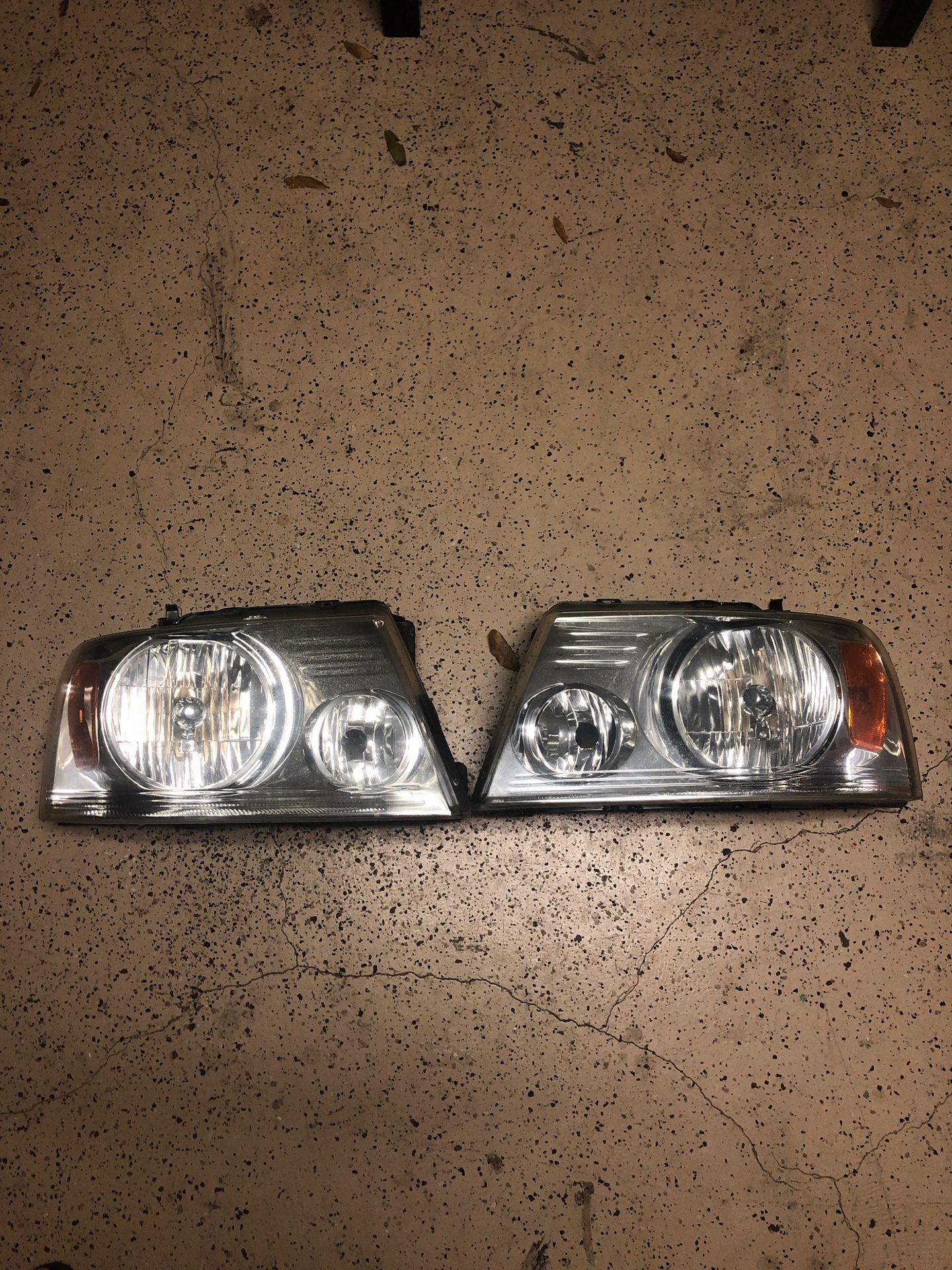 2006 Ford F150 headlights