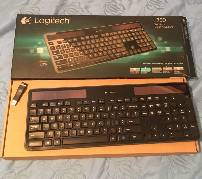 Logitech Wireless Solar Keyboard K750