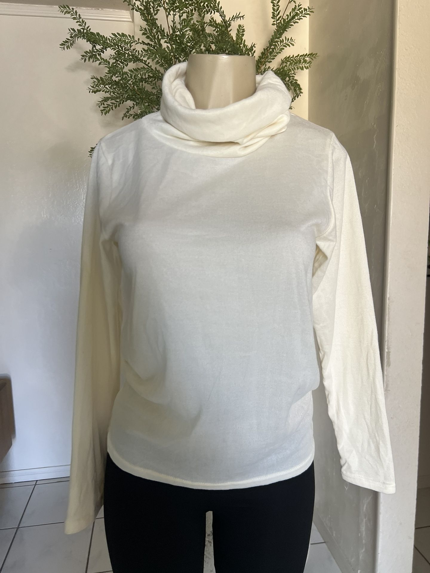Ladies Sweatshirt Size L/XL