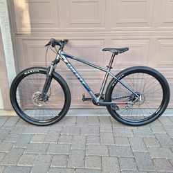 GIANT TALON 2 MOUNTAIN BIKE 29 ER LIKE NEW ( CHECK MY OTHER BIKES)